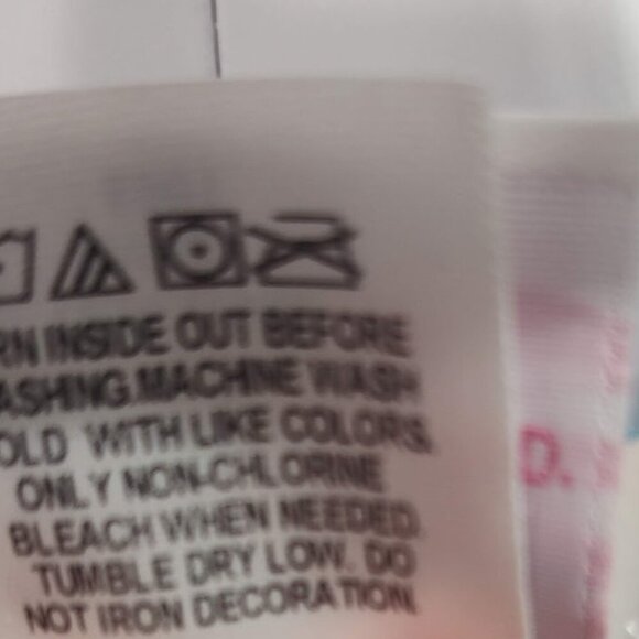 Sanrio 2005 Hello Kitty Rhinestone Cat Long Sleeve Tee Shirt Girls 6 NWT - Picture 12 of 12